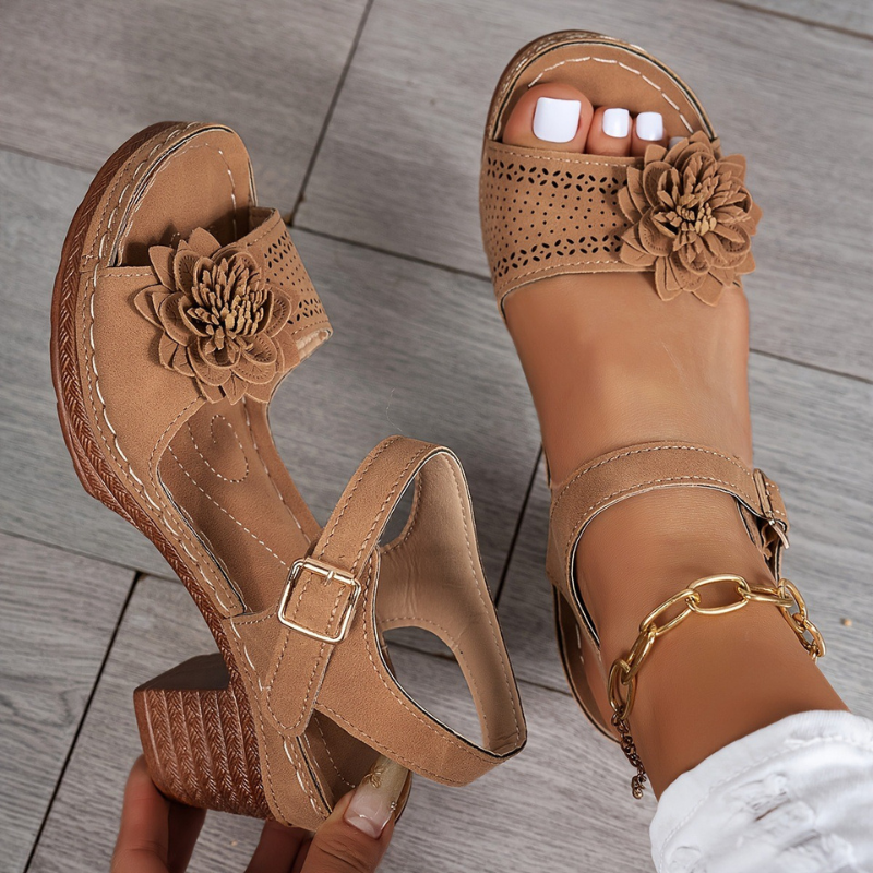 Kristiane™ - Wedge sandals with flowers