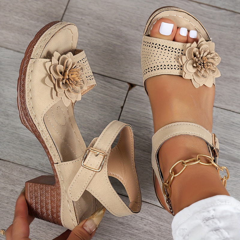 Kristiane™ - Wedge sandals with flowers