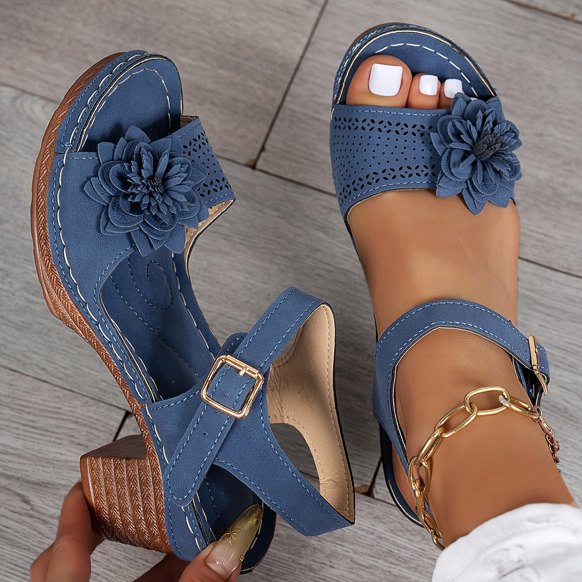 Kristiane™ - Wedge sandals with flowers